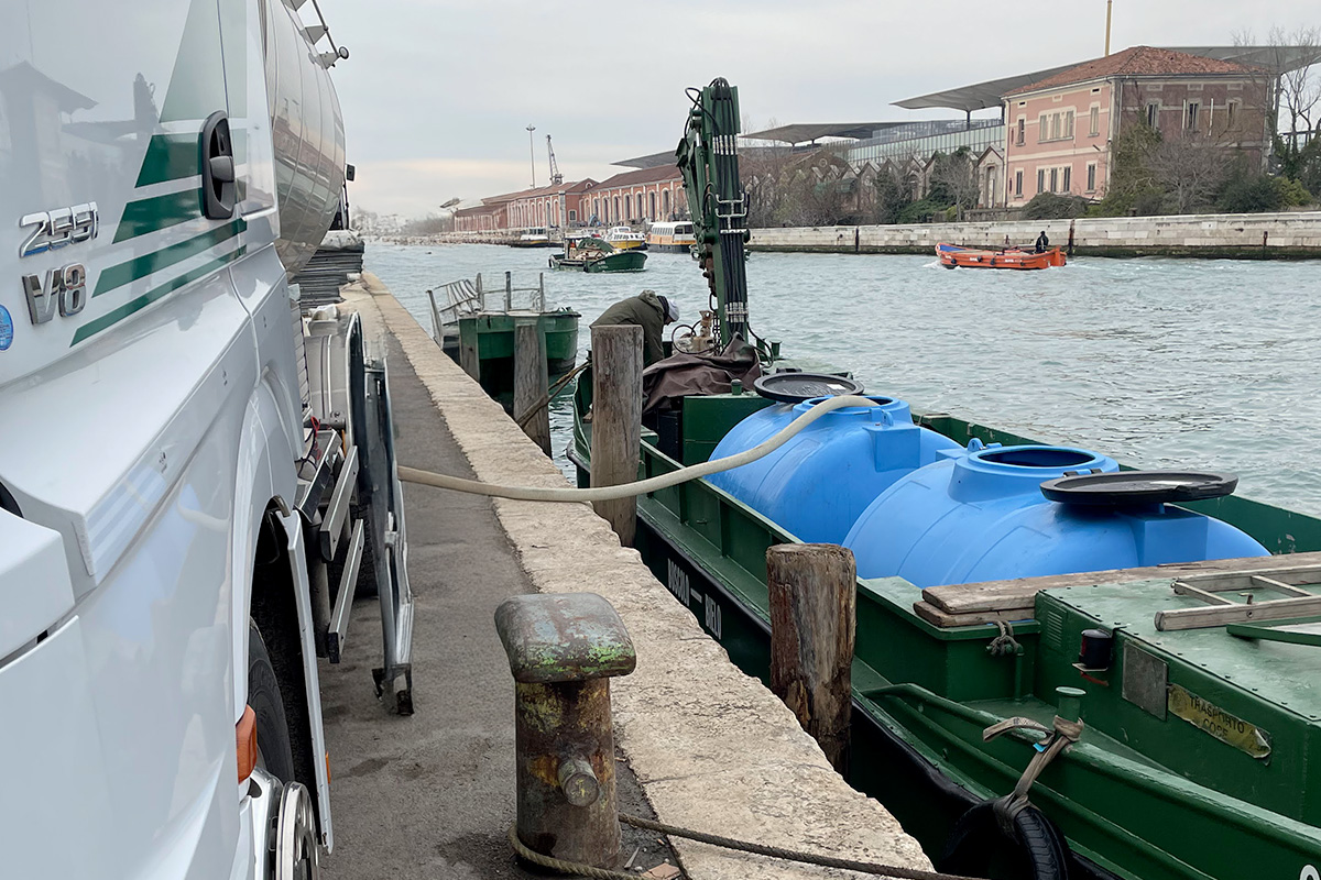 noleggio-cisterne-acqua-noleggio-serbatoi-marangon-autotrasporti-5 Noleggio cisterne acqua e serbatoi - Autotrasporti Marangon