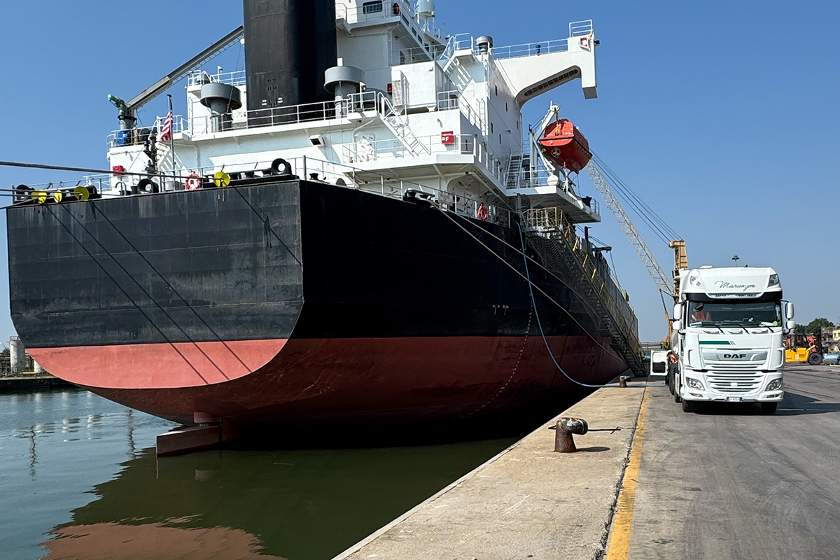 Trasporto acqua potabile per navi commerciali - Autotrasporti Marangon Venezia