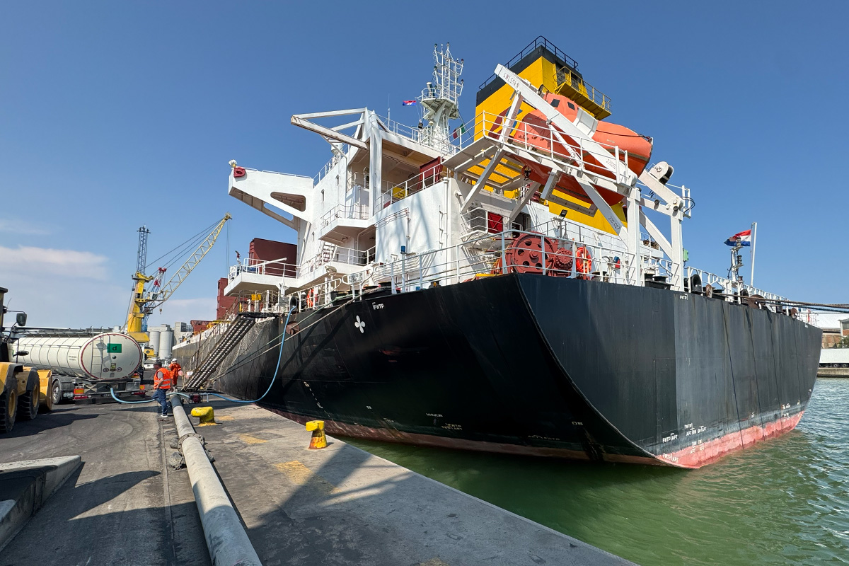 Trasporto acqua potabile per navi commerciali - Autotrasporti Marangon Venezia