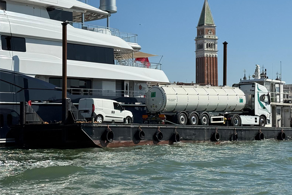 Trasporto acqua per yacht - Autotrasporti Marangon Venezia