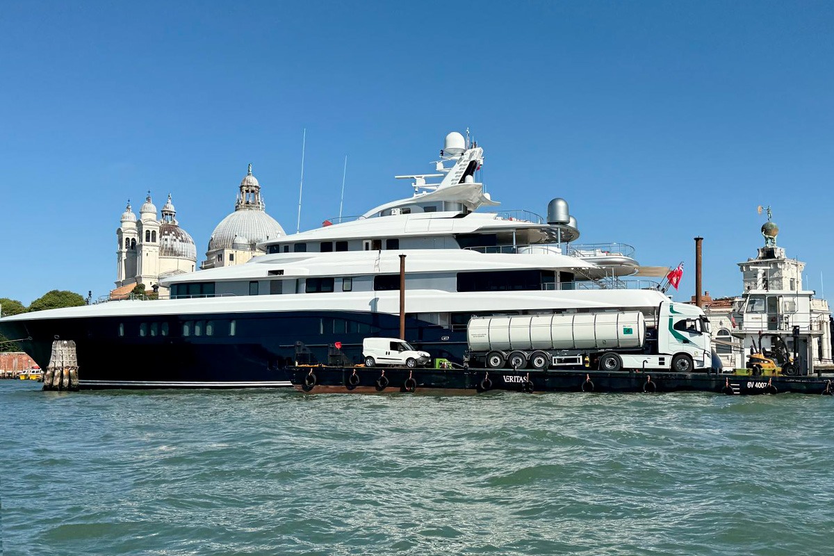 Trasporto acqua potabile per yacht - Autotrasporti Marangon Venezia